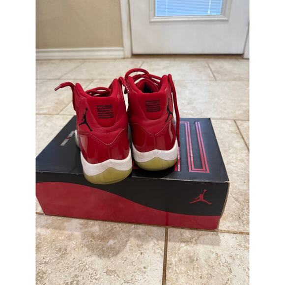 Jordans Retro11 Size 10.5 main image 5